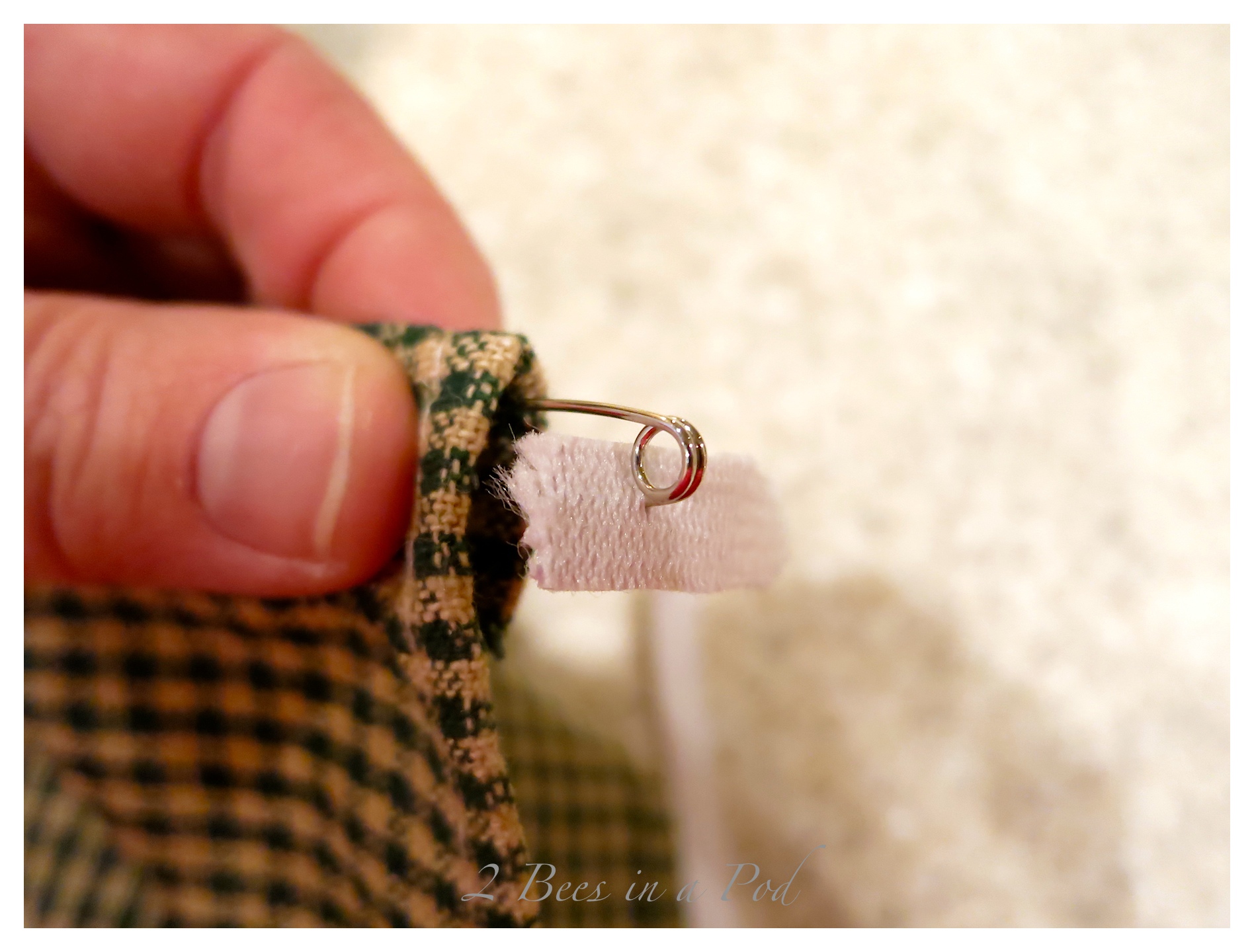 Easy to sew Christmas dog collars for your favorite pet. Would be a great gift for anyone with a dog :)