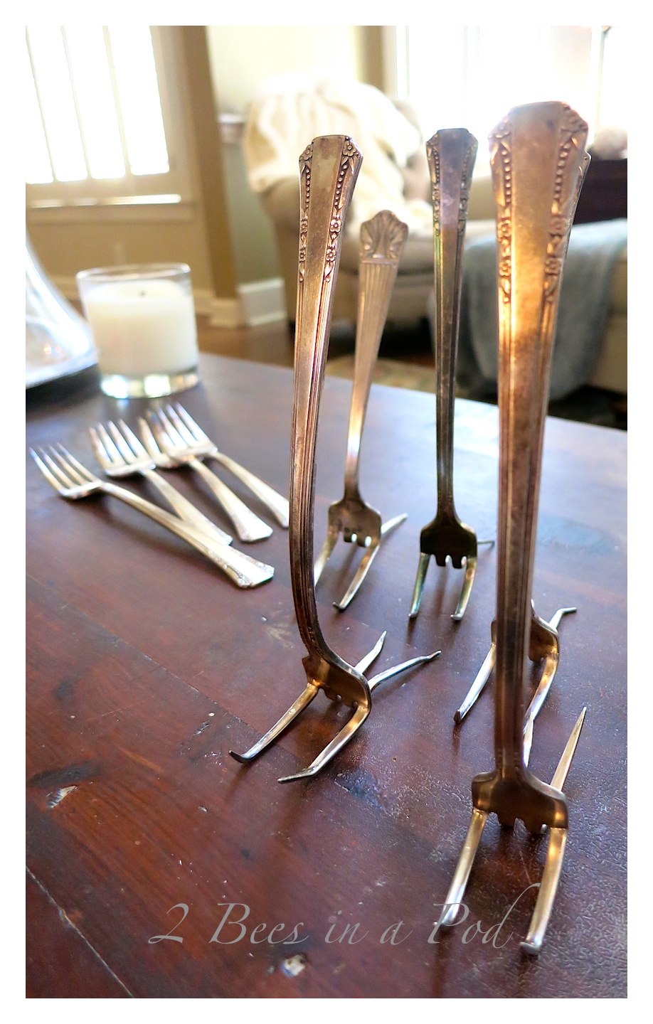 DIY Place card holder using vintage silverware. Easy project that took just minutes to create.