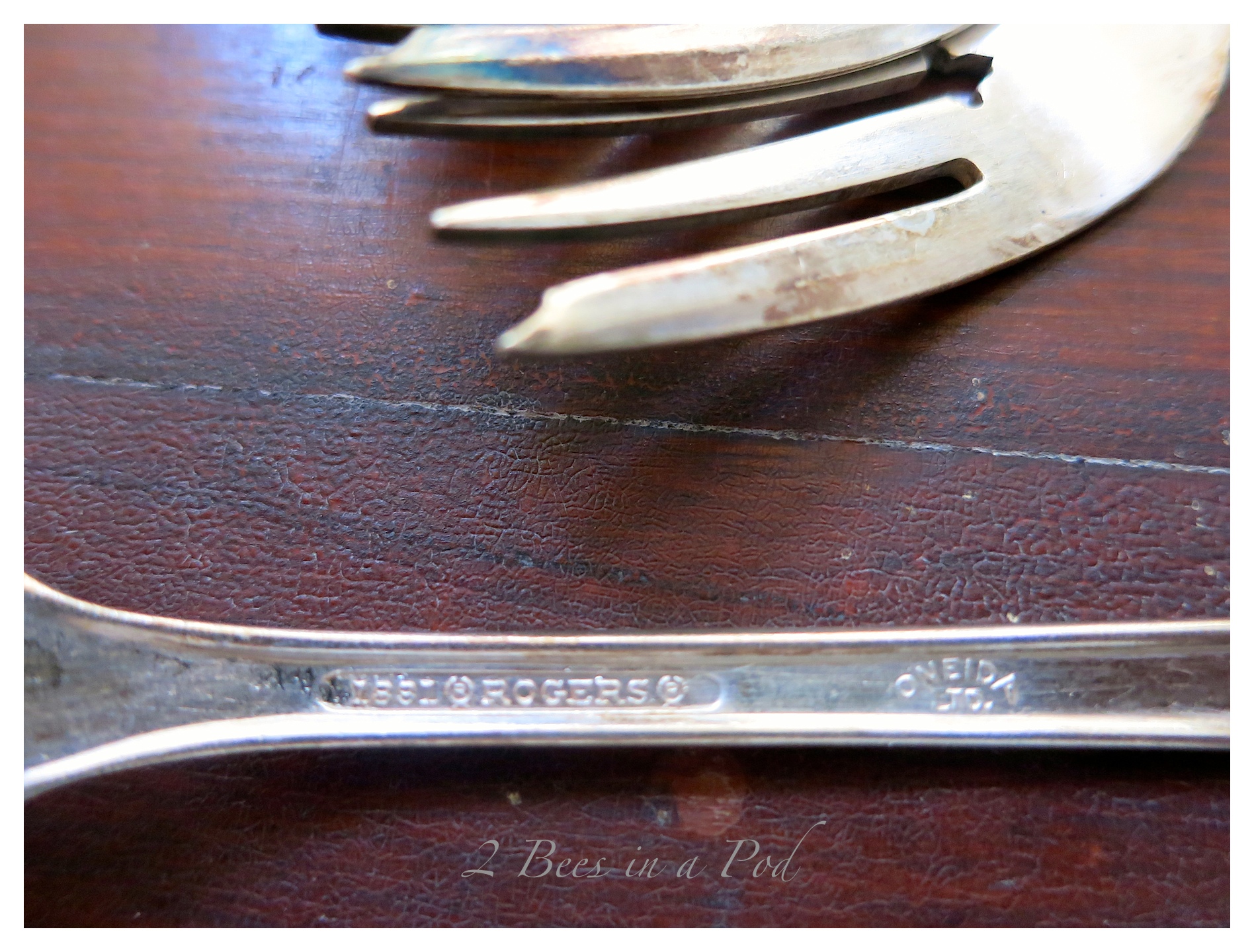 DIY Place card holder using vintage silverware. Easy project that took just minutes to create.