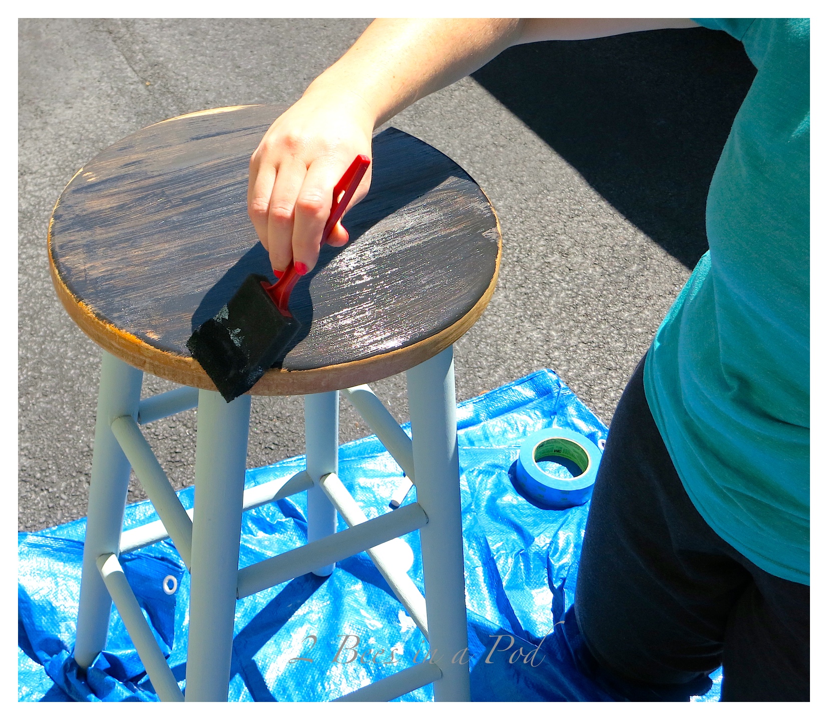 Trash to Treasure Table Makeover with Amy Howard - 2 Bees in a Pod