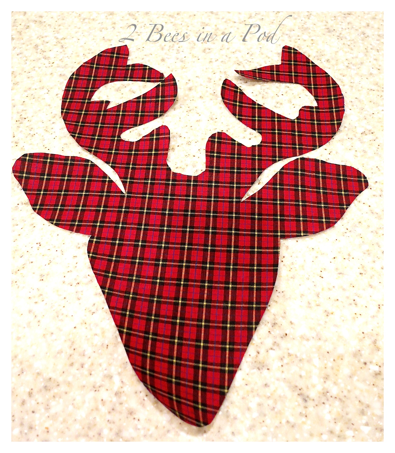DIY Reindeer Silhouette Burlap Tote Bag. Cute as a gift or for your personal use Christmas shopping. Plaid reindeer cutout.