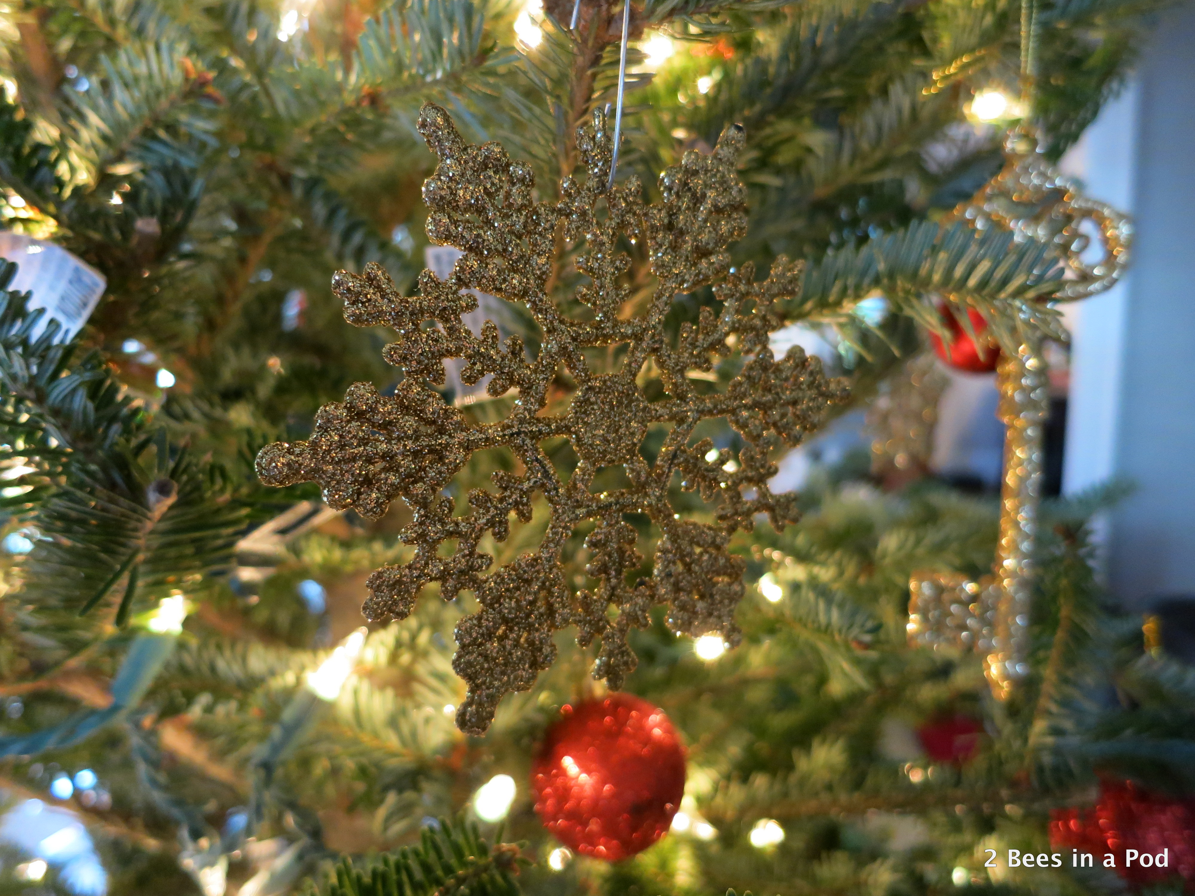 Christmas Home Tour. Christmas Tree with Gold Snowflake Ornament