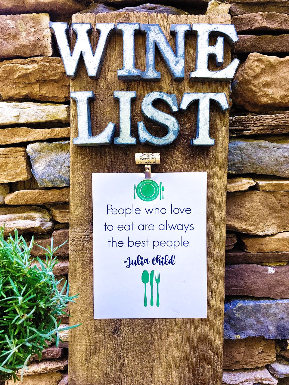 12 DIY Thanksgiving Ideas - DIY Housewives Series. DIY Rustic Wine Sign