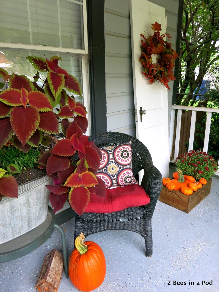 Decorating for Fall. Front porch Fall decor.