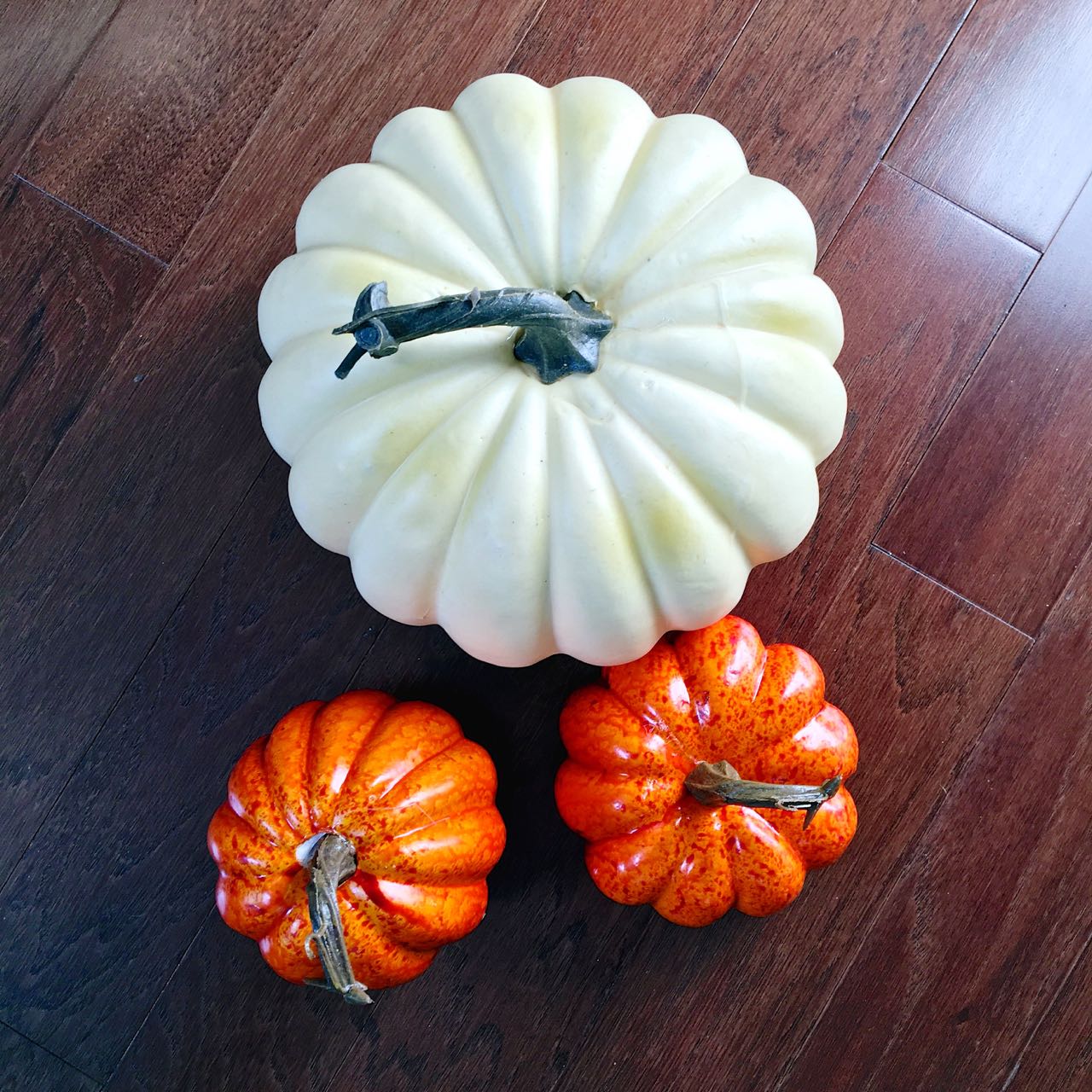 Faux Pumpkin Makeover. Painted Pumpkins and DIY Stems