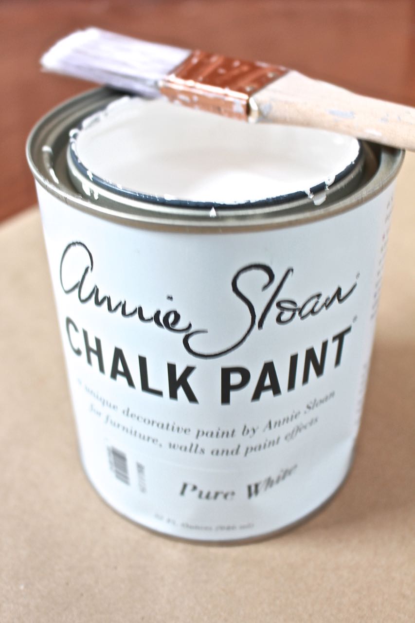 DIY Bee Hive Sign. Annie Sloan chalk paint in pure white.