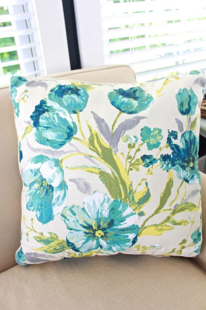 Sunroom decor for Summer. Pillow inspiration for summer decor