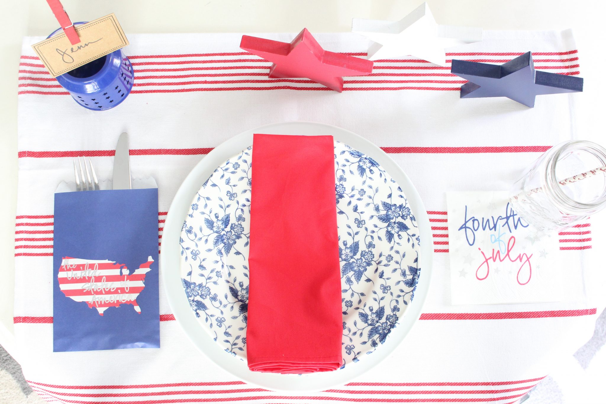4th of July Place Settings – Mother/Daughter Bloggers