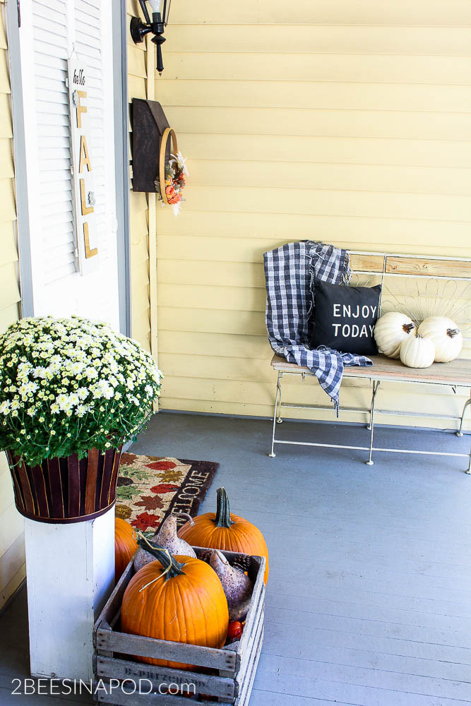 decorating front porch for fall 
