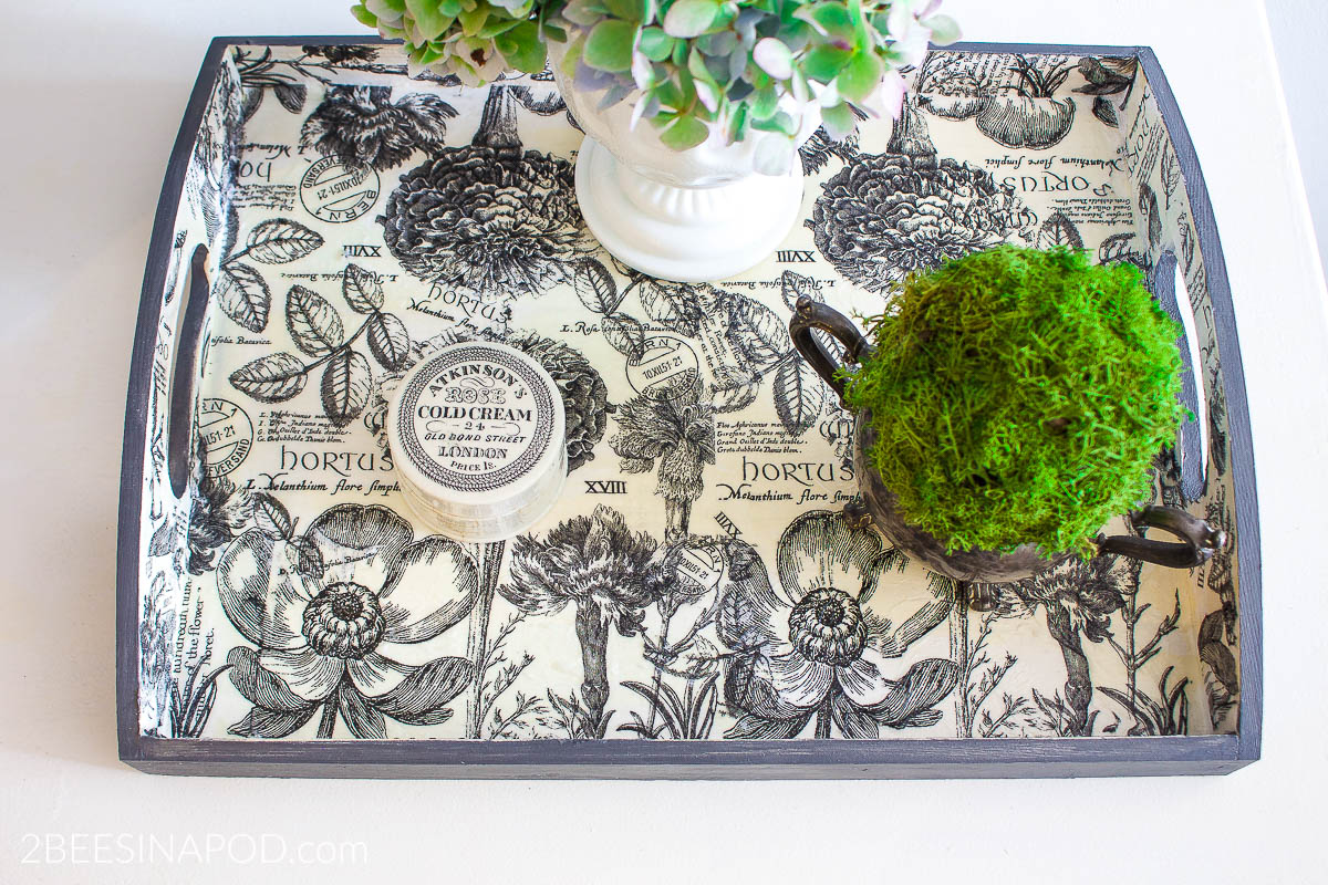 How to Decoupage with Paper Napkins and Make a Tray Look Fabulous. #2beesinapod #diy #easycraft #decoupage #tray #traydecor #traydecorideas #diyhomedecorideas