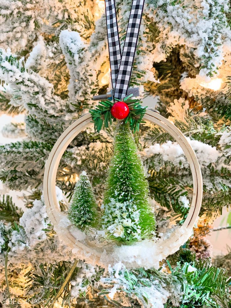 Easy DIY Embroidery Hoop Ornaments