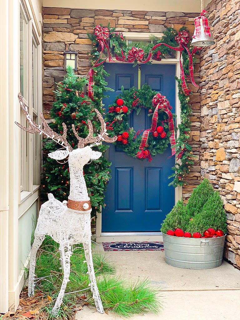 Traditional Christmas Porch in green and red