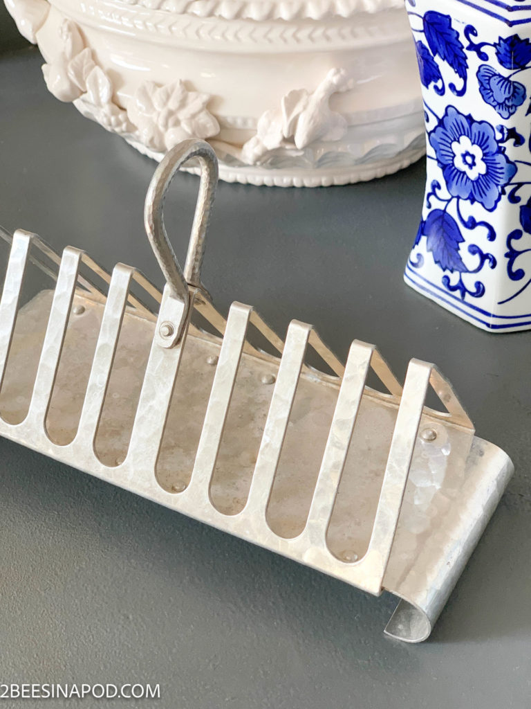10 Ways to Repurpose Things From Thrift Stores - toast holder